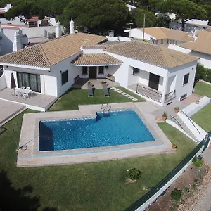 Ninita Vilamoura